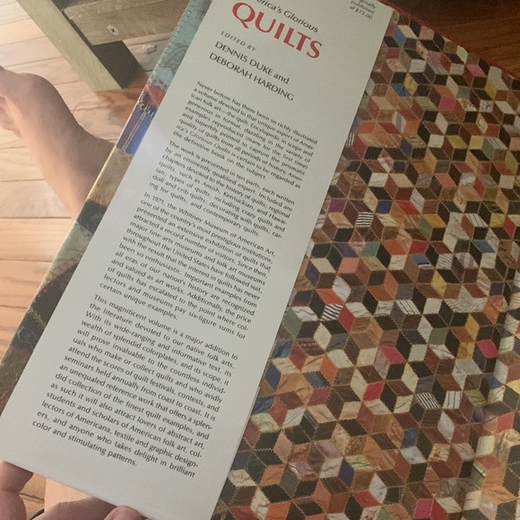 America's Glorious Quilts Coffee Table book - Picture 4 of 4